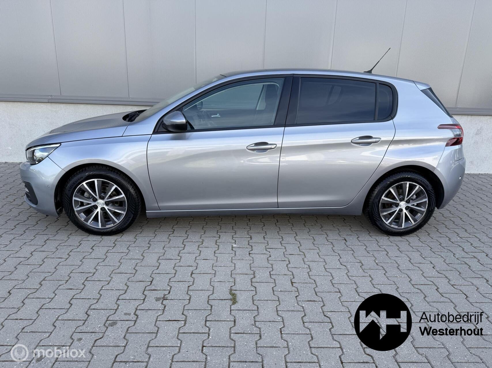 Foto 8 van Peugeot 308 1.2 PureTech Blue Lease Executive|PANO|LINE ASSI