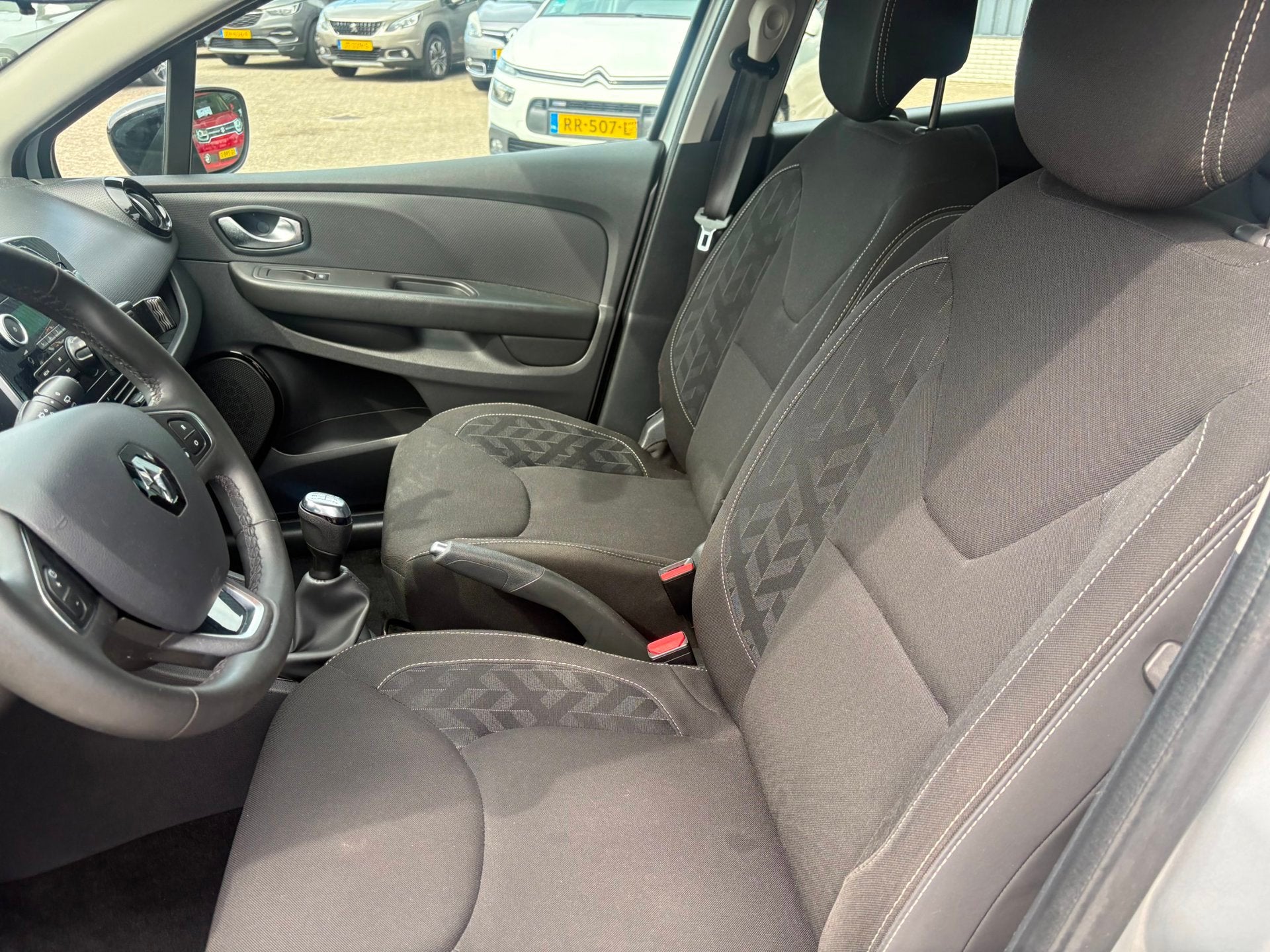 Foto 11 van Renault Clio Estate 1.2 16V *AC