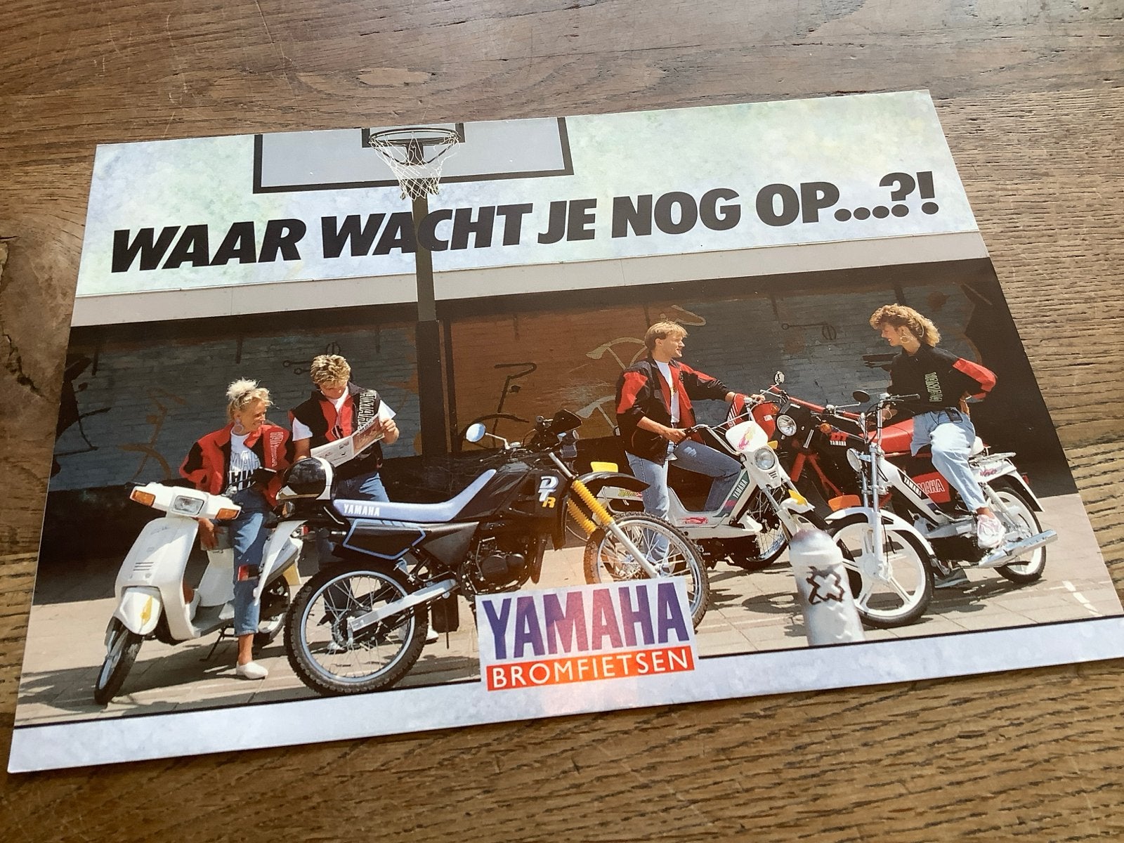 Vintage Yamaha Bromfietsen Brochure - Jaren '80. (17), Fietsen en Brommers, Verzenden