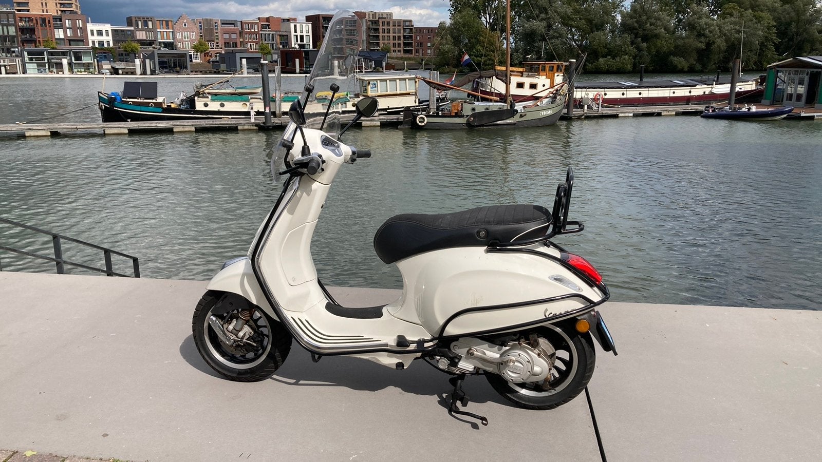 Vespa primavera uit 2017 met blauw kenteken, Ophalen of Verzenden, Zo goed als nieuw, Benzine, Overige modellen