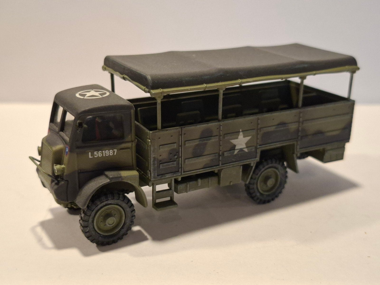Hobbymaster Bedford QLT, Hobby en Vrije tijd, Modelauto's | Overige schalen, Ophalen of Verzenden