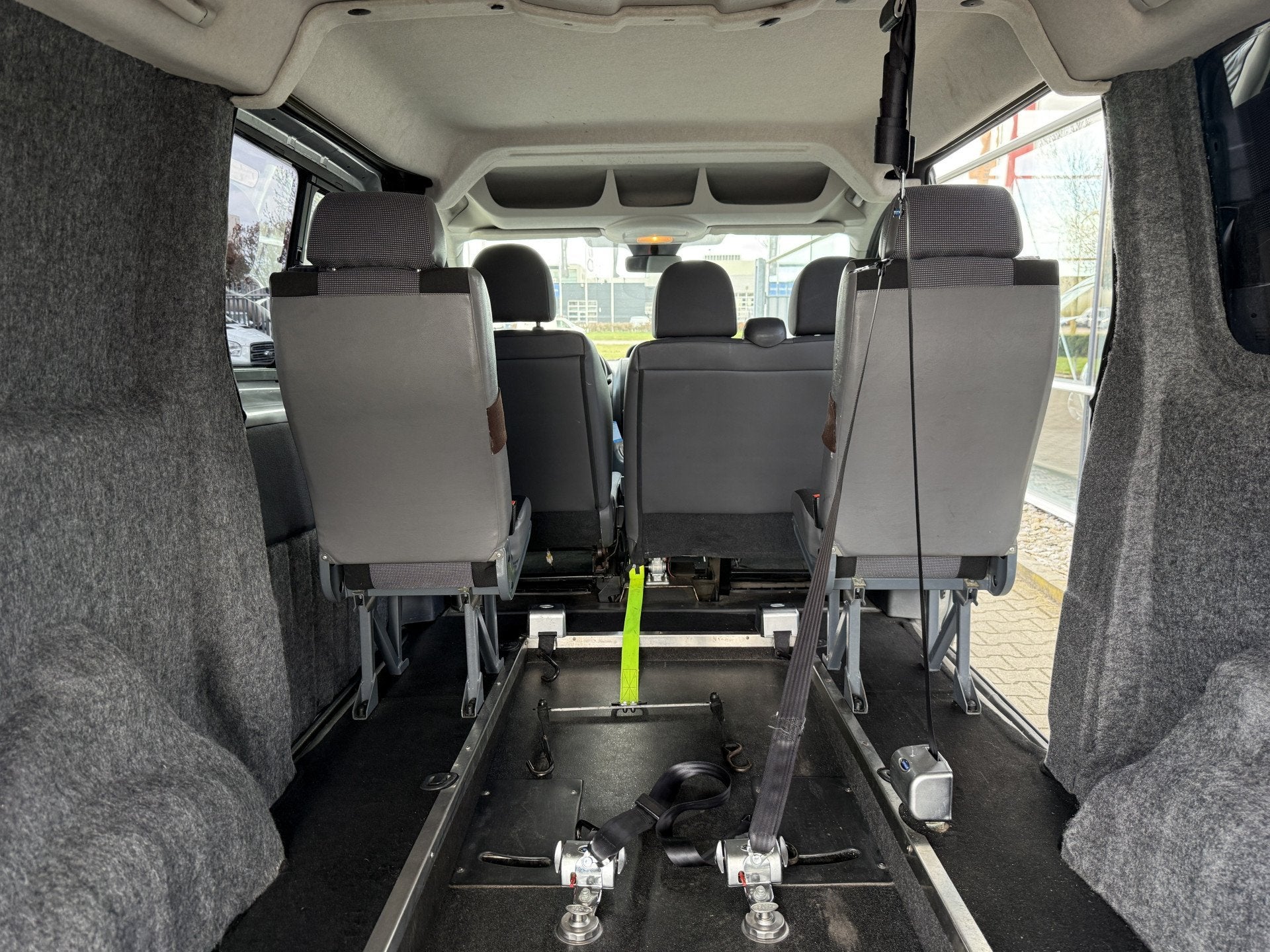 Peugeot Expert 5+1 Rolstoelbus 2.0 HDI L2H1 Allied Independe, Auto's, Bestelauto's, Euro 5, Stof, Gebruikt, 4 cilinders