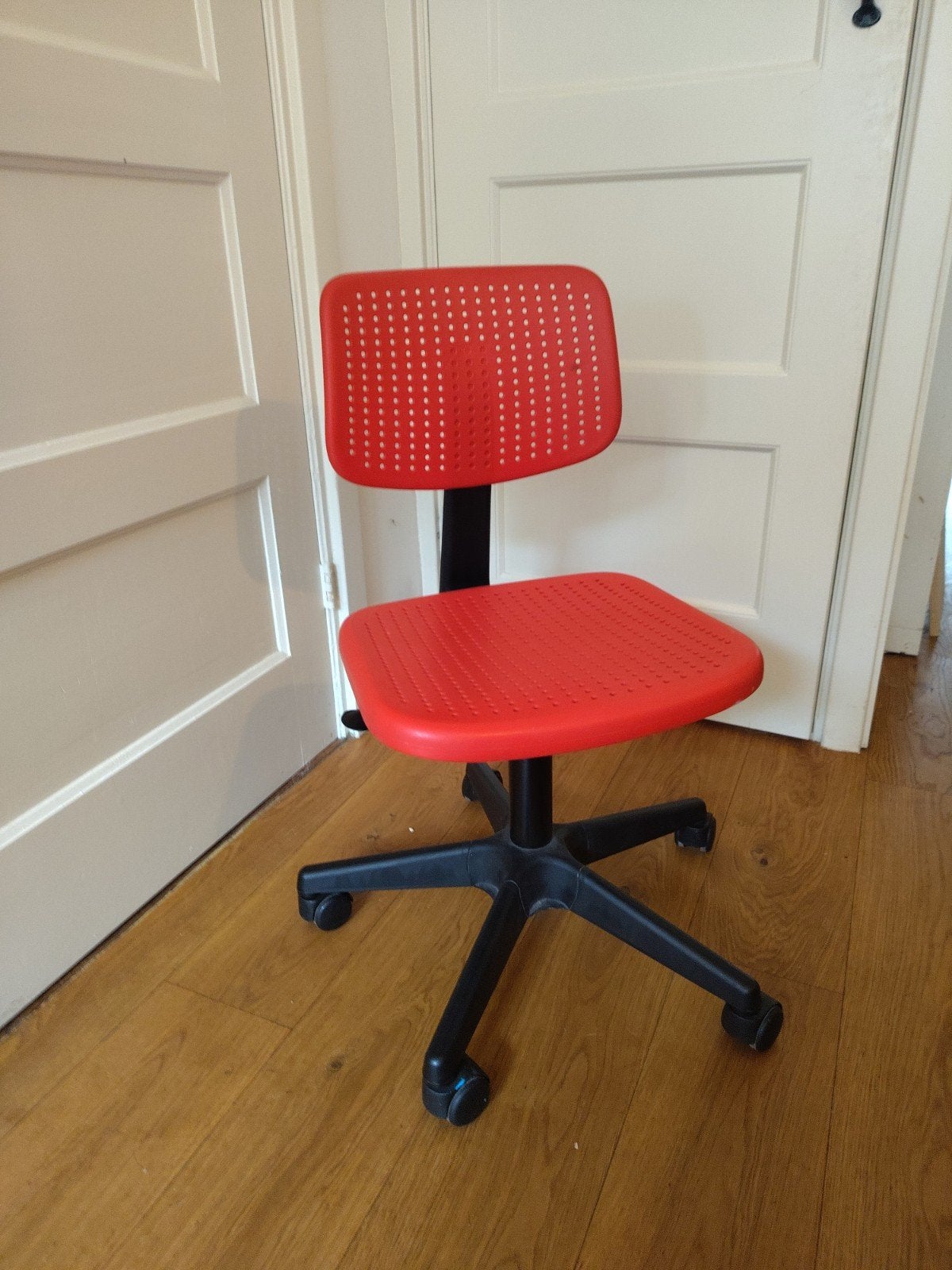 Ikea bureaustoel, rood, in goede staat, Ophalen, Gebruikt, Rood, Bureaustoel