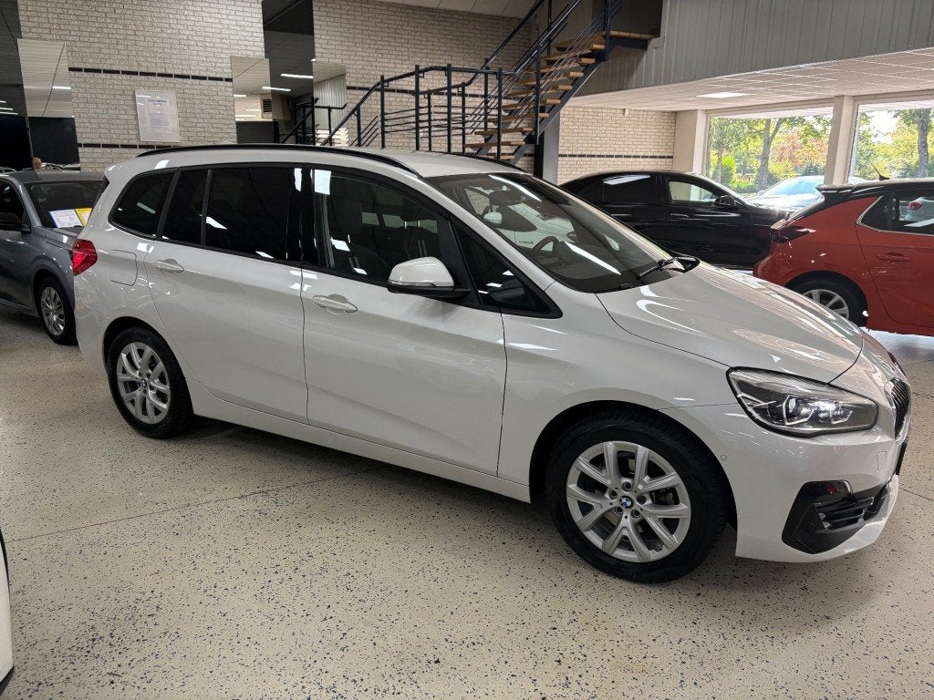 Bmw 2-SERIE 216I HIGH EXEC. / Climatronic / Cruise / Afn. Tr, Auto's, USB, Gebruikt, Met garantie (alle), Wit