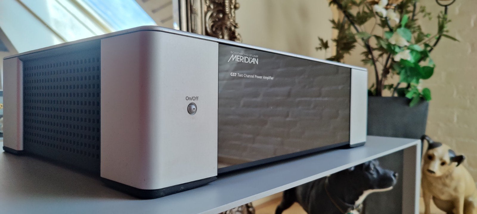 MERIDIAN G57 Two Channel Power Amplifier - DOESN'T WORK., Audio, Tv en Foto, Versterkers en Receivers, Overige merken, Ophalen of Verzenden