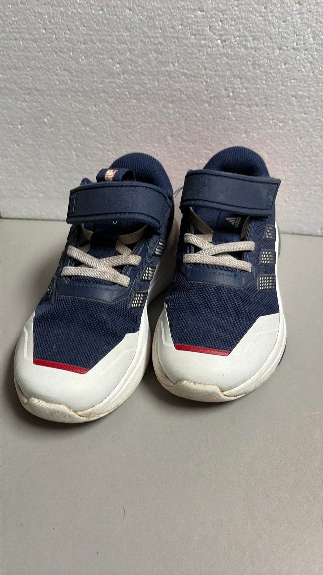 Adidas Marvel sneakers sportschoenen gympen maat 30, Ophalen of Verzenden, Zo goed als nieuw, Jongen, Sportschoenen