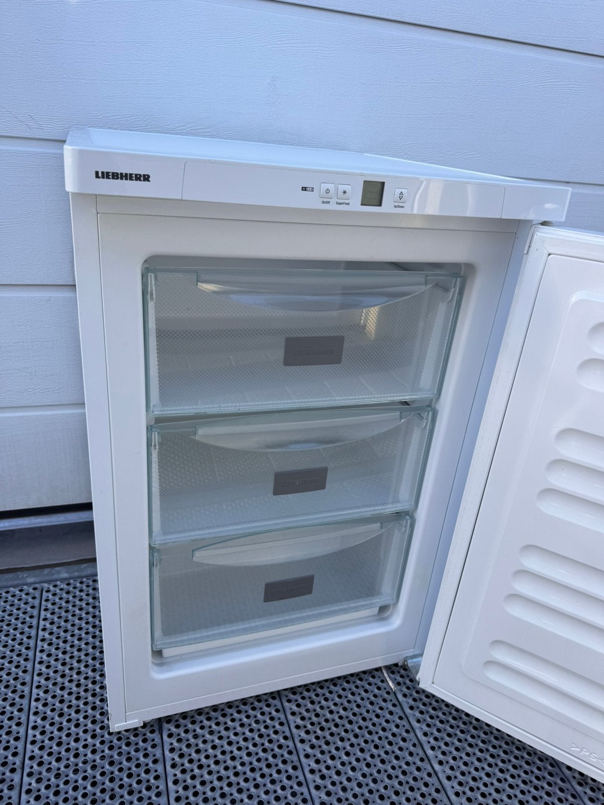 Tafelmodel vrieskast met drie lades merk Liebherr Z.g.a.n., Minder dan 60 cm, Zo goed als nieuw, Energieklasse A of zuiniger, Vrijstaand