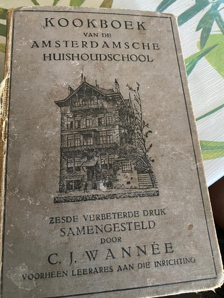 “Kookboek van de Amsterdamsche Huishoudschool”, Boeken, Kookboeken, Gelezen, Nederland en België, Ophalen of Verzenden