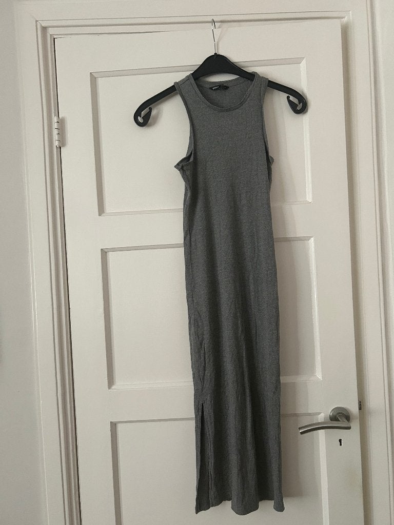 Only Zomerjurk grijs maat s met splitjes, Only, Ophalen of Verzenden, Zo goed als nieuw, Maat 36 (S)