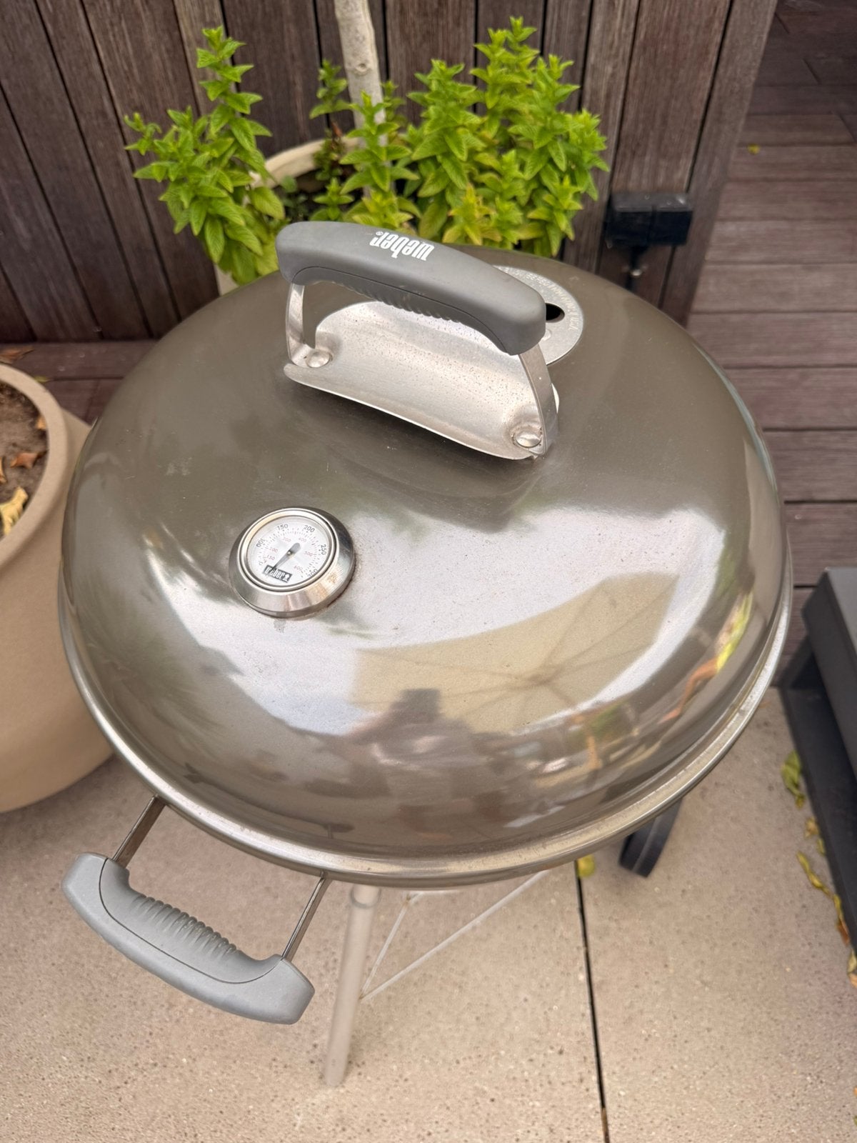 Limited edition Weber compact Kettle 47cm army green, Tuin en Terras, Houtskoolbarbecues, Ophalen, Gebruikt, Met accessoires
