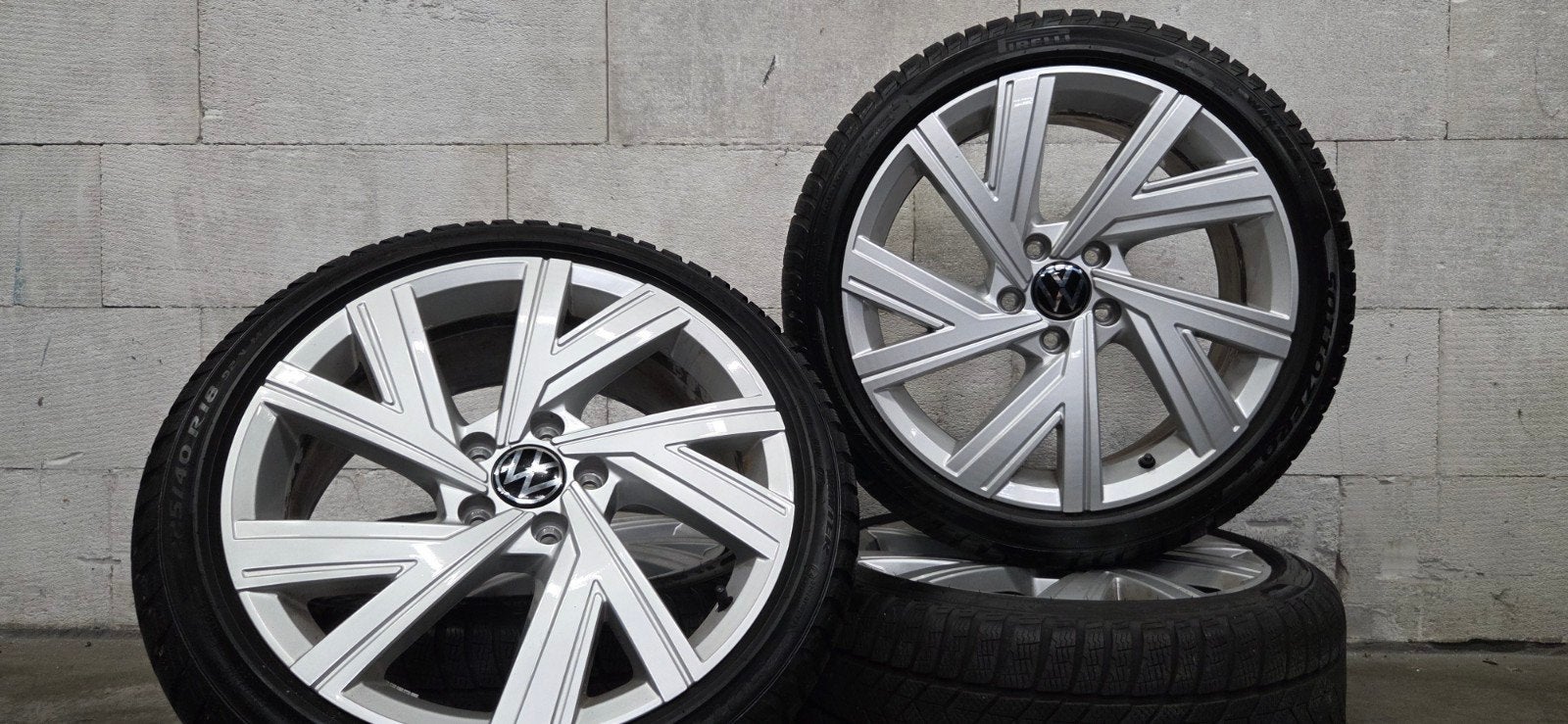 18" VW Golf 5 6 7 8 Caddy R-line orig velgen winterbanden, Auto-onderdelen, 18 inch, Gebruikt, Banden en Velgen, C