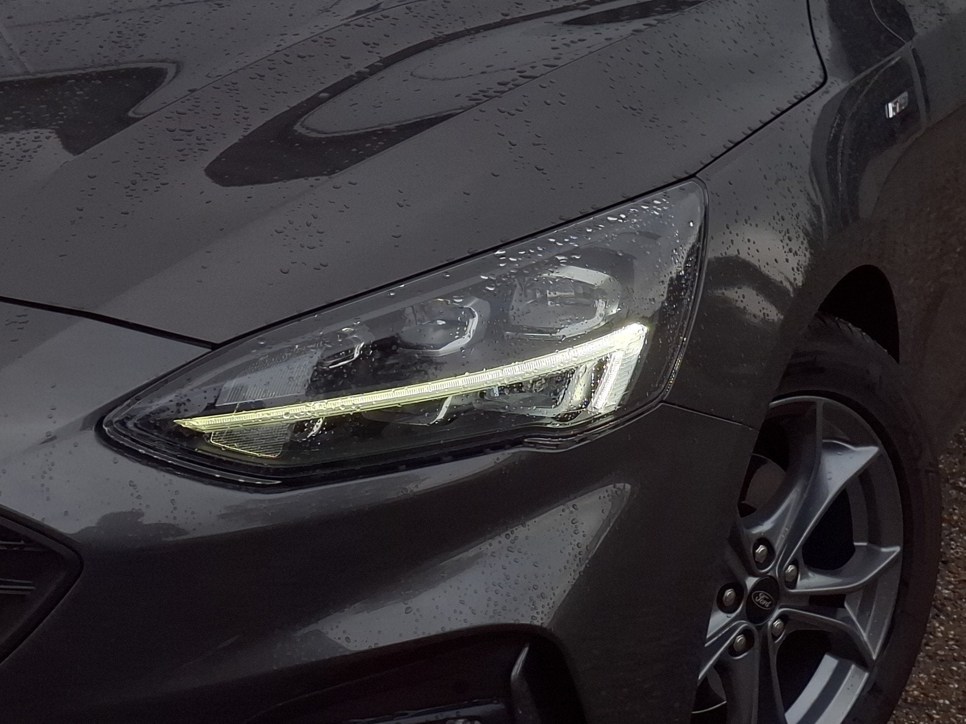 Ford FOCUS Wagon 1.0 EcoBoost Hybrid ST Line Business | Trek, Auto's, Stof, Gebruikt, Hybride Elektrisch/Benzine, Verwarmde buitenspiegels