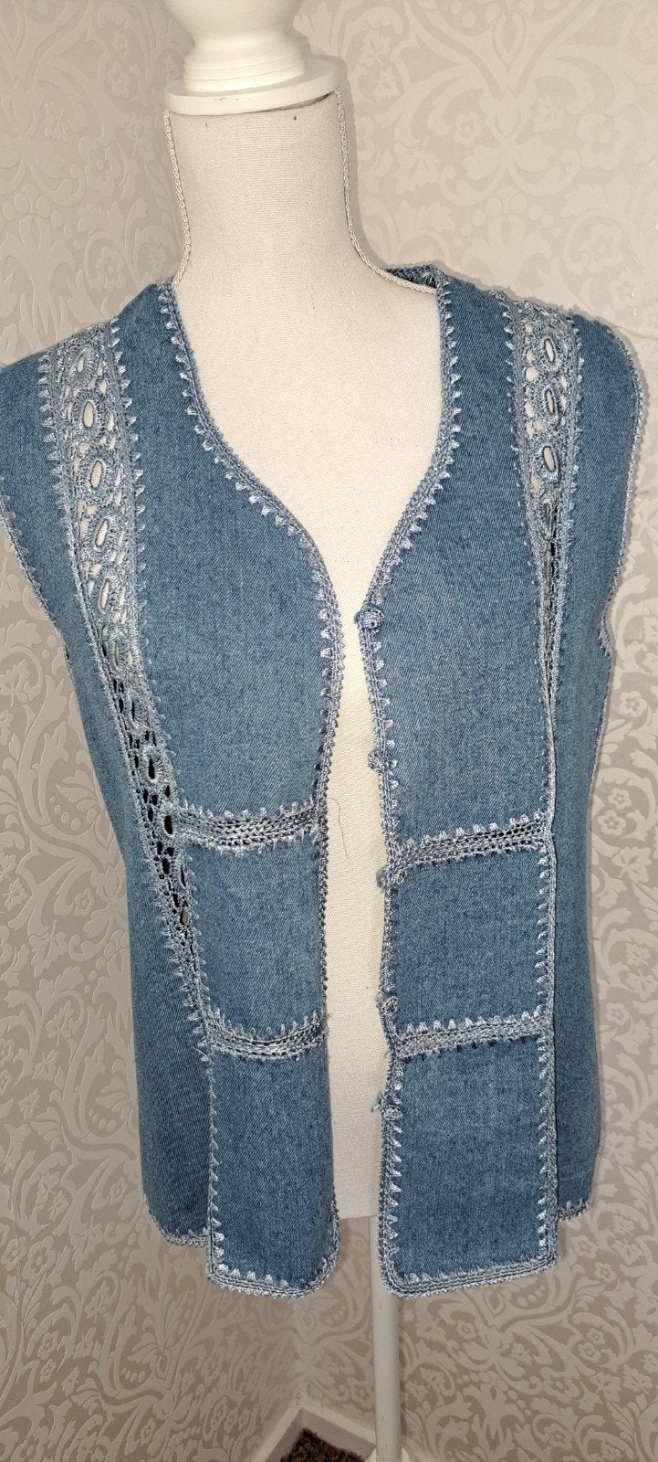 Denim gilet met gehaakte details - Maat M, Maat 38/40 (M), Blauw, Ophalen of Verzenden, Onbekend