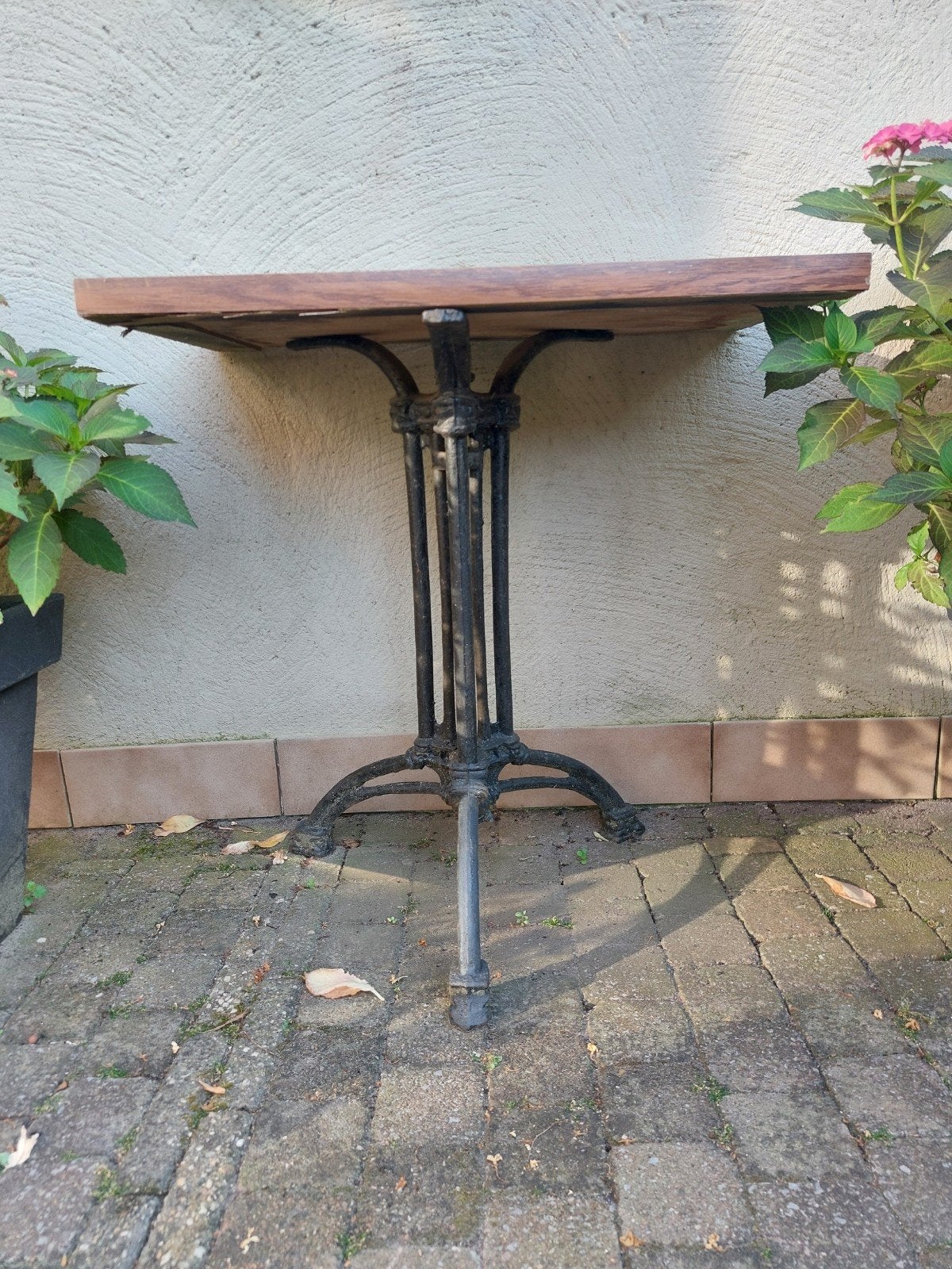 Gietijzeren tafelvoet met los houten plankje, 68cm hoog, Ophalen