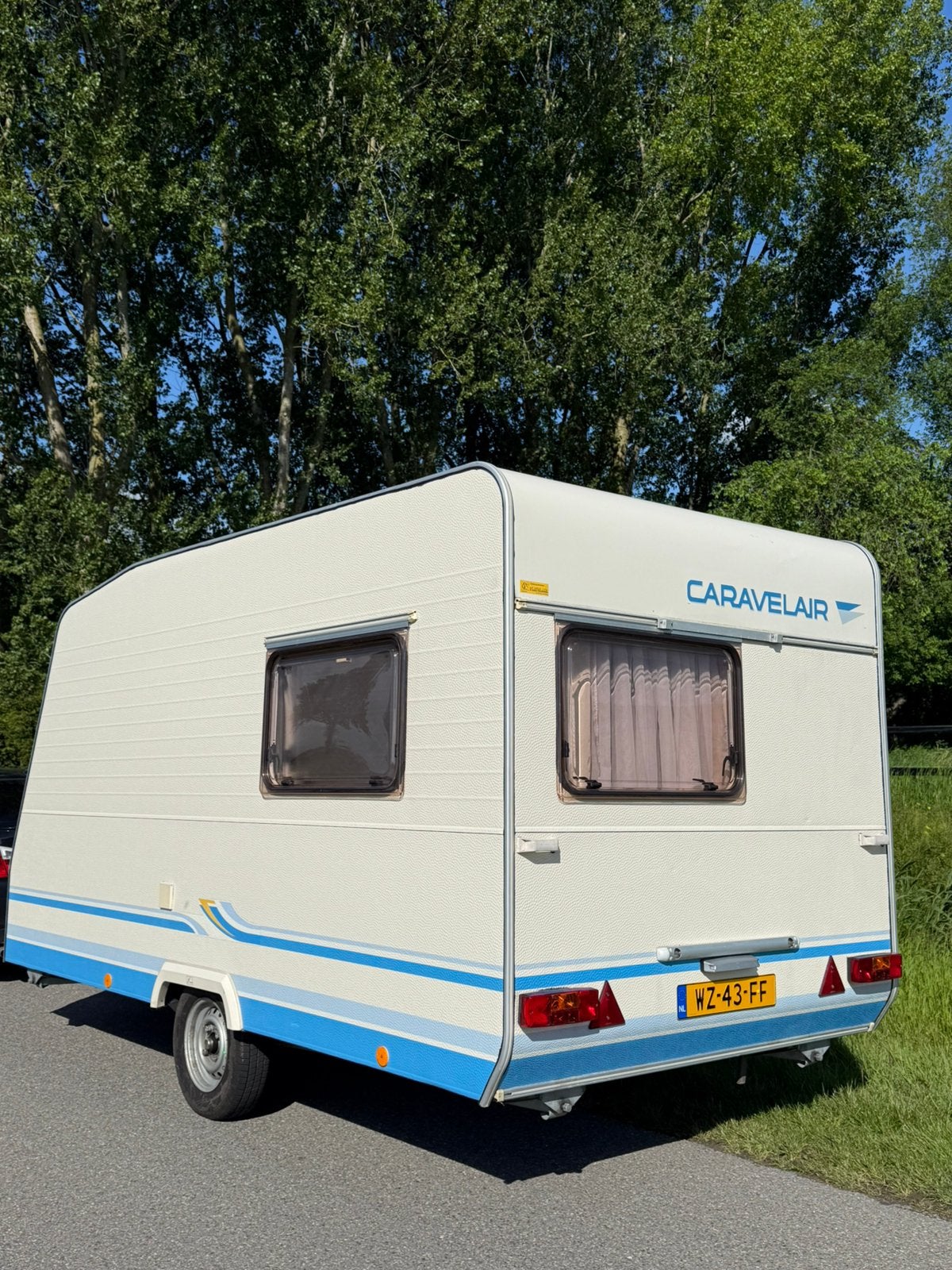 Caravelair caravan, Caravans en Kamperen, Caravans, Particulier, tot en met 4, 500 - 750 kg, Treinzit, Caravelair, Koelkast, Ophalen