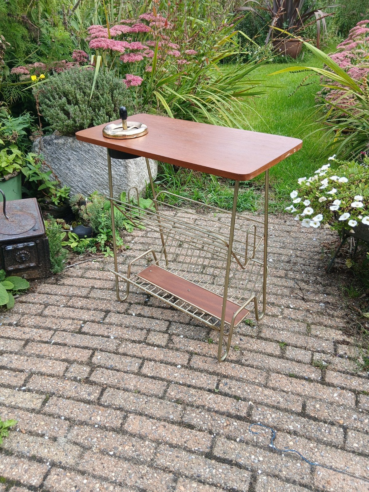 vintage bijzettafeltje met lectuurbak, Verzamelen, Ophalen of Verzenden, Huis en Inrichting