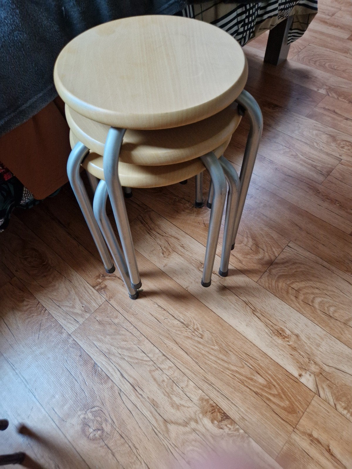 Set van 3 stapelbare krukjes, hout en metaal, Ophalen, Gebruikt, Hout
