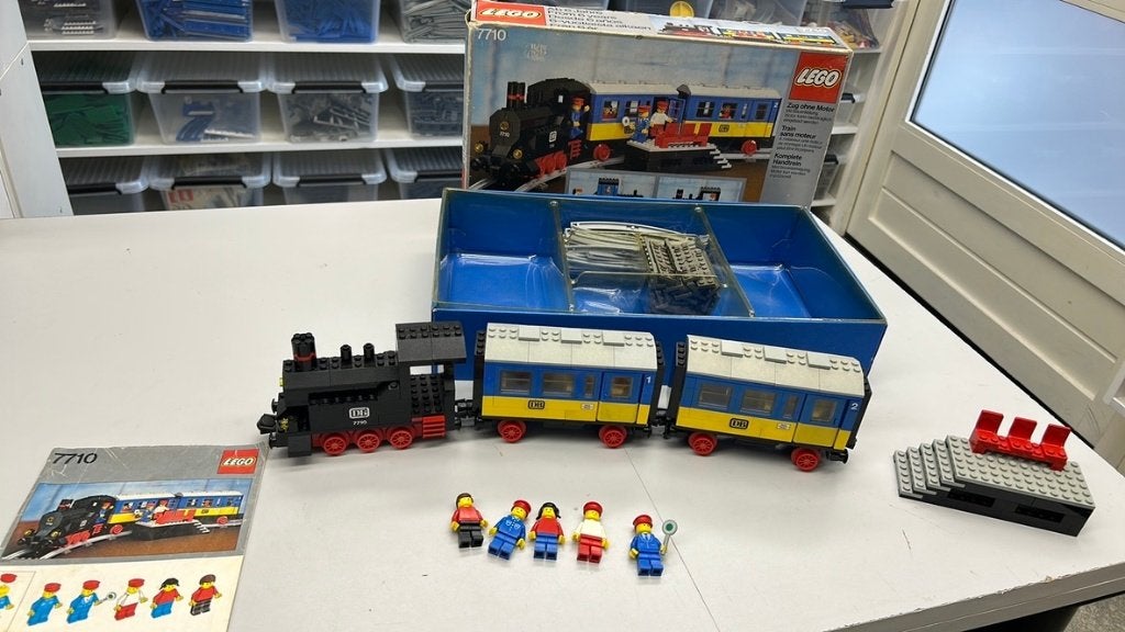 SB2816 Lego trein 7710 met doos + inlay + boekje., Ophalen of Verzenden, Zo goed als nieuw