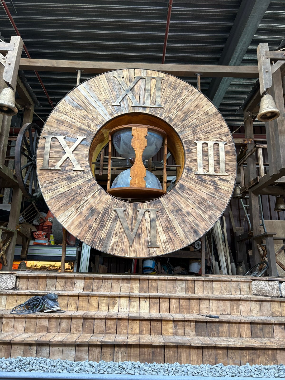 Grote houten klok met zandloper - Uniek decorstuk, Ophalen