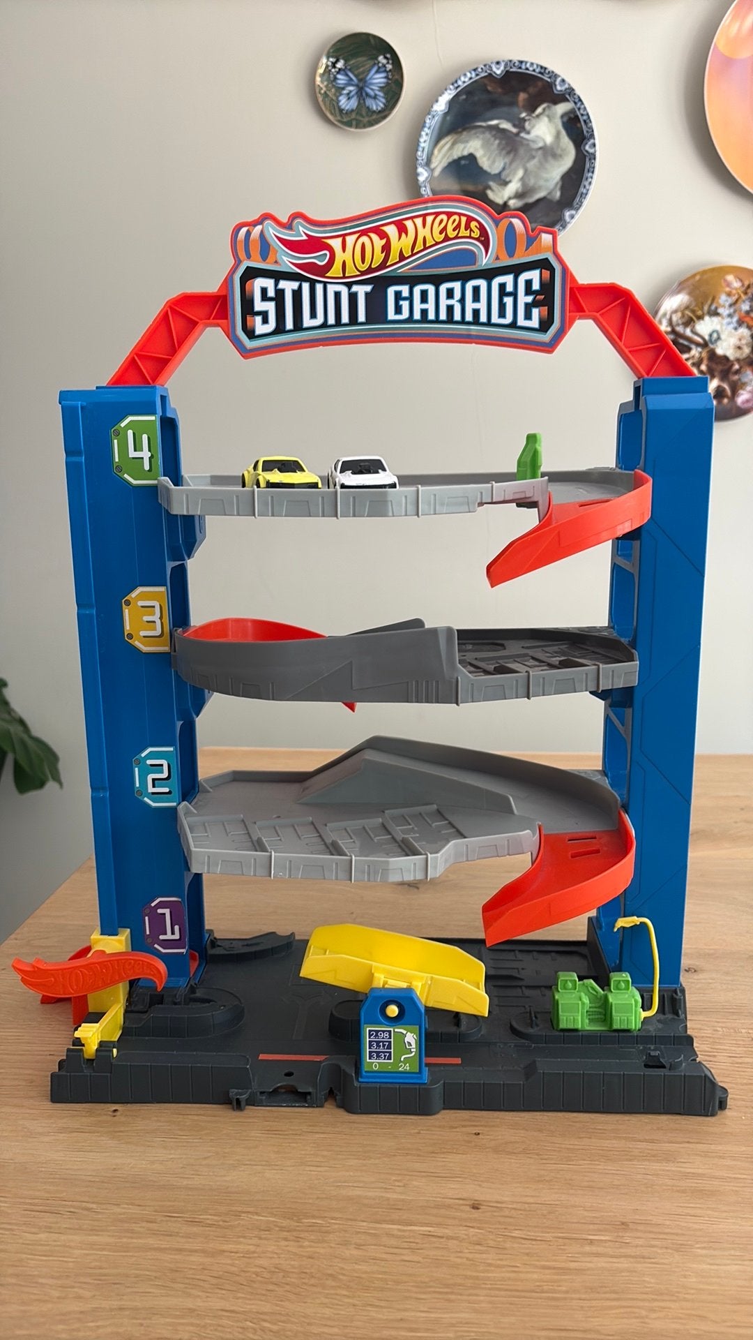 Hot wheels Stunt garage, Kinderen en Baby's, Speelgoed | Racebanen, Ophalen, Zo goed als nieuw, Handmatig, Hot Wheels