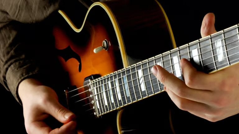 Jazz-Gitarist (Sr) zoekt gezellig en swingend combo/bandje