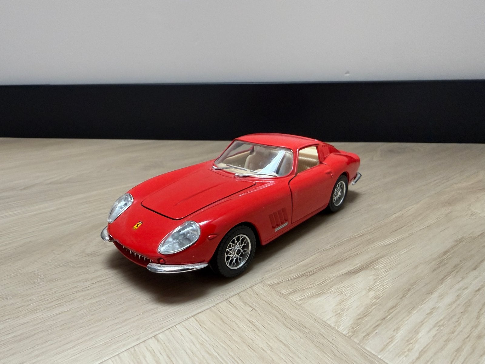 Bburago Ferrari 275 GTB4 Rood 1:24, Ophalen of Verzenden, Zo goed als nieuw, Bburago