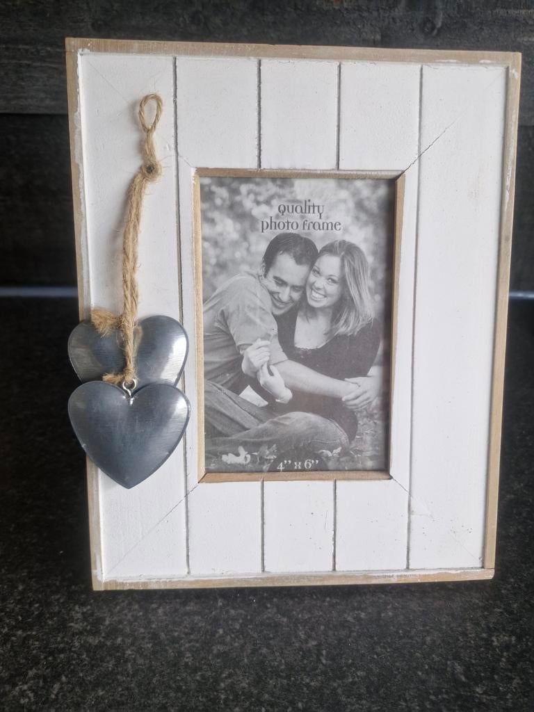 Witte fotolijst met hartenhanger, Minder dan 50 cm, Nieuw, Ophalen of Verzenden, Minder dan 50 cm