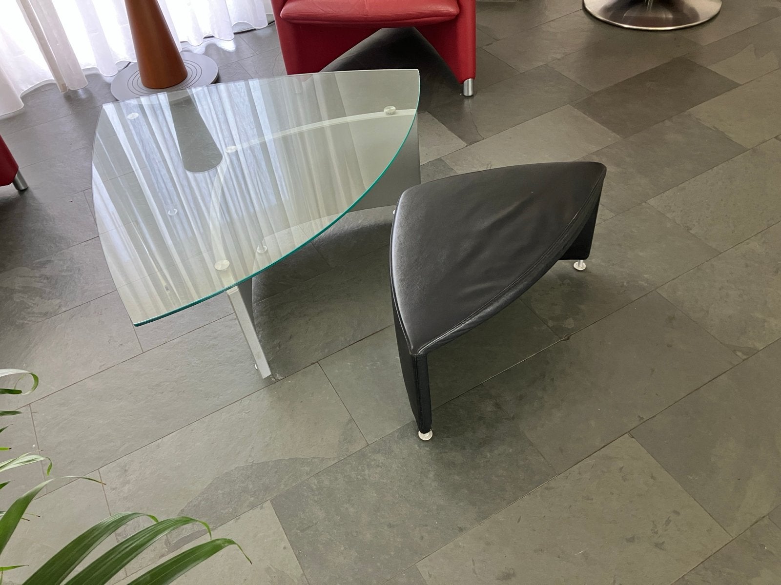 Leolux Glazen Design Salontafel met Zwarte Kruk, Huis en Inrichting, Tafels | Salontafels, Ophalen, 100 tot 150 cm, 50 tot 100 cm