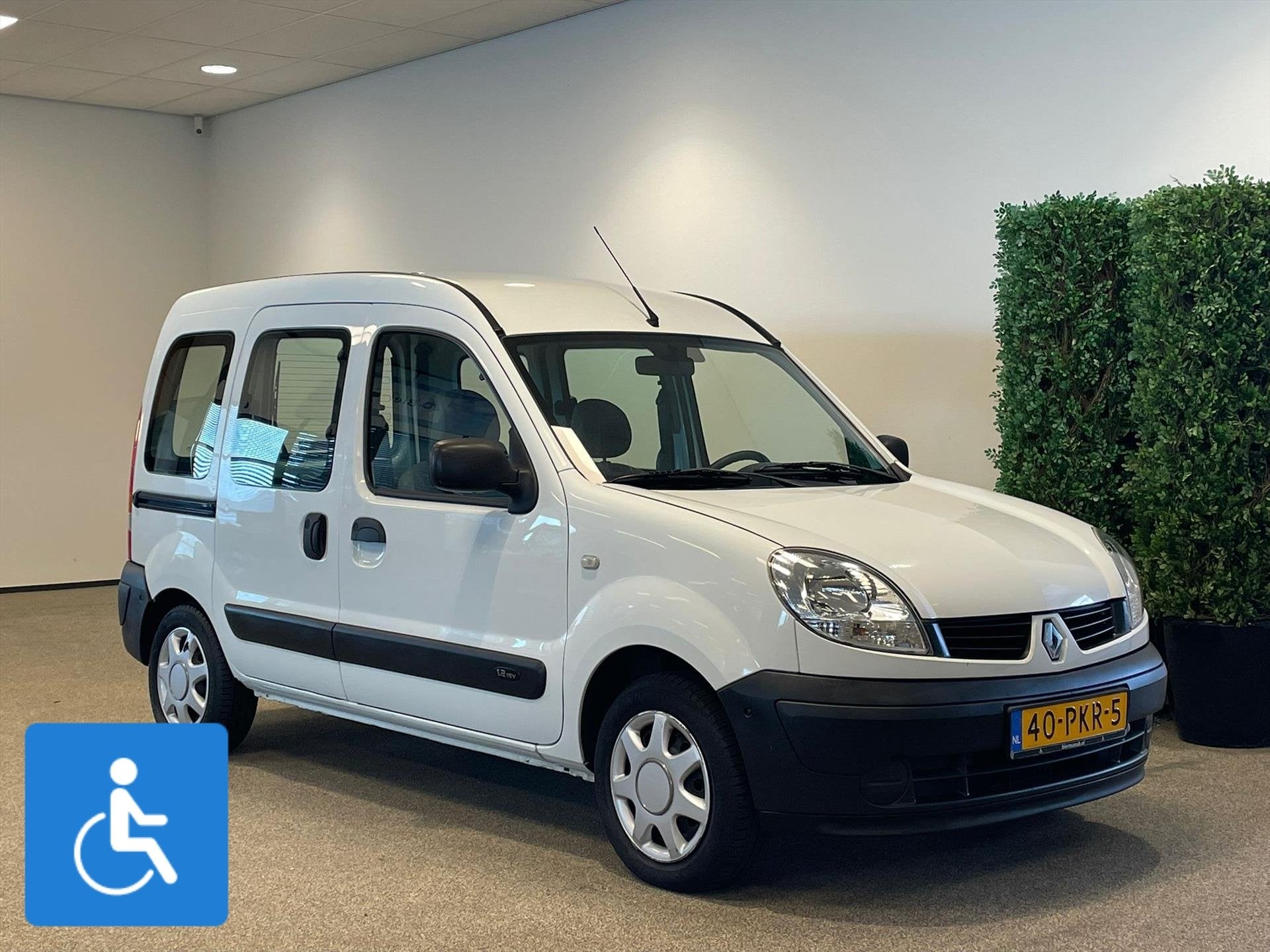 Renault Kangoo Rolstoelauto 3+1, Auto's, Voorwielaandrijving, 12 maanden, Stof, Gebruikt