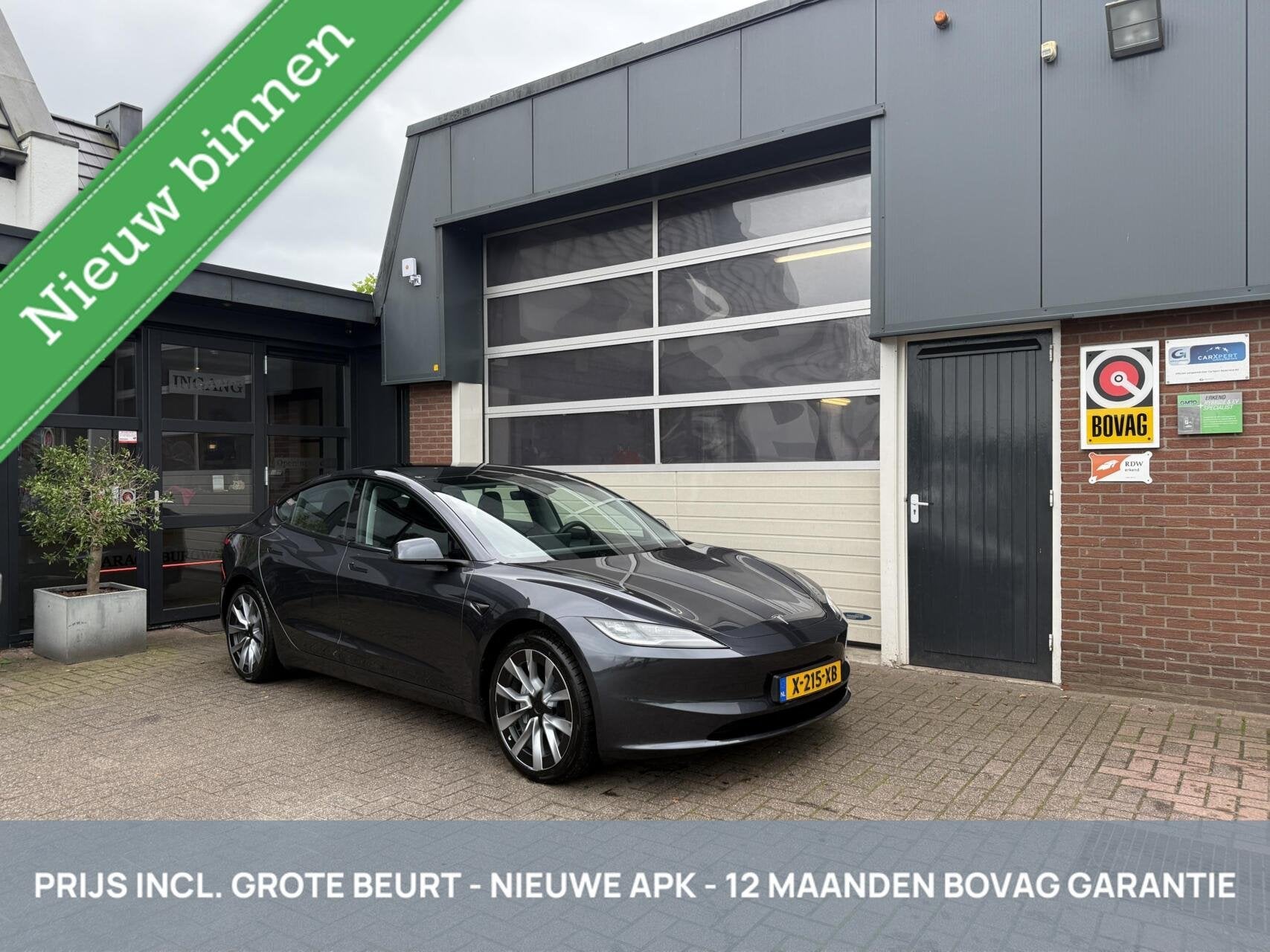 Tesla Model 3 RWD 60 kWh TREKHAAK/PANO *ALL-IN PRIJS*, Auto's, Automaat, 12 maanden, Achterwielaandrijving, Gebruikt