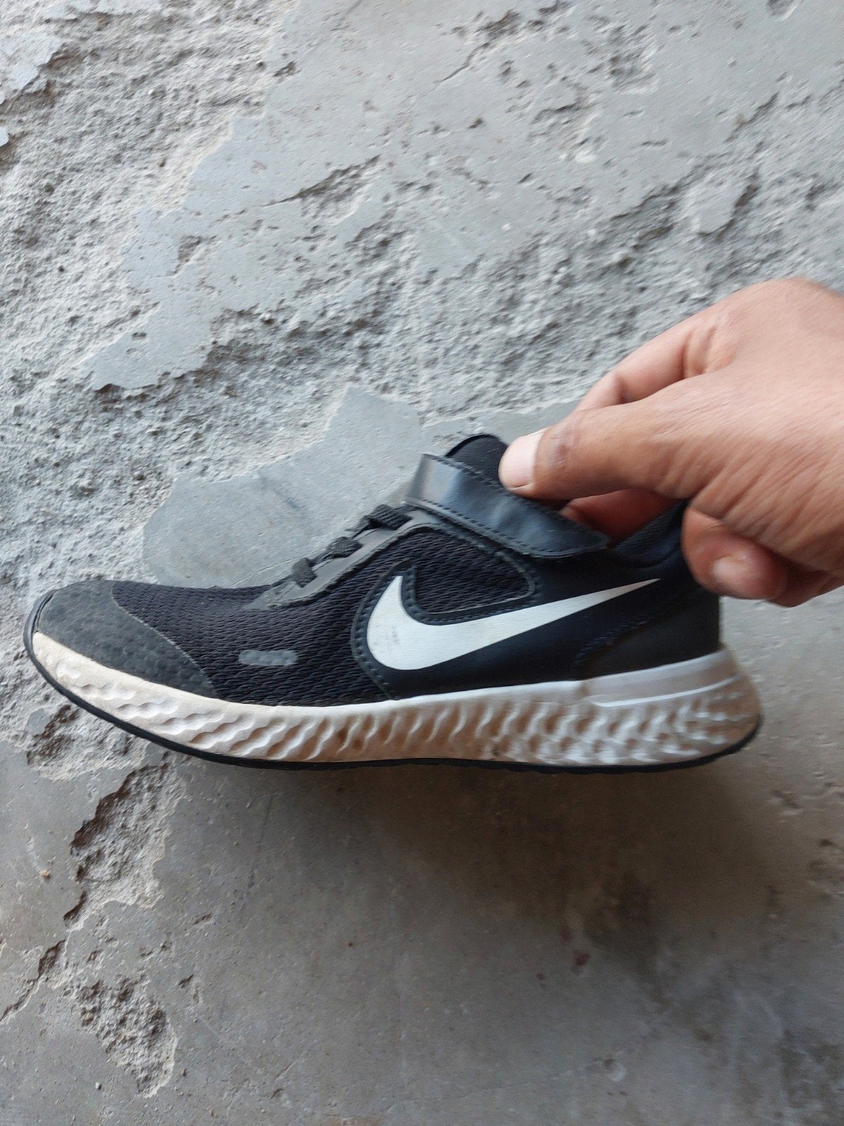 Nike Revolution 5 Sportschoenen Zwart - Maat 32, Gebruikt, Ophalen of Verzenden, Nike, Jongen of Meisje