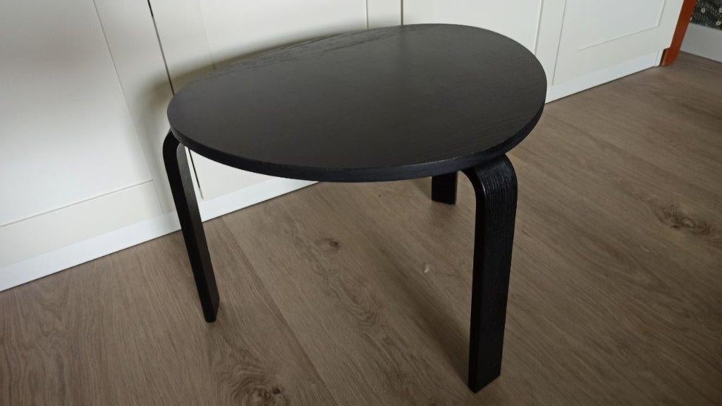IKEA Svalsta bijzettafel zwart, Minder dan 55 cm, Gebruikt, Rond, Hout