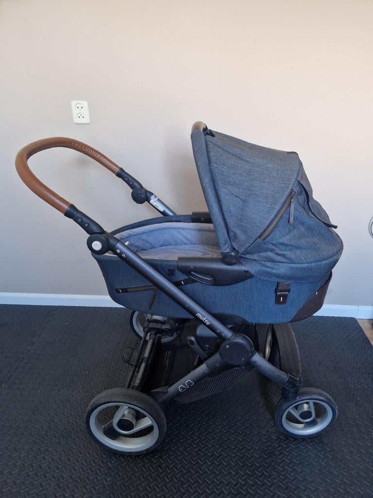 Complete Mutsy Evo Kinderwagen (3-in-1) -  Zo goed als nieuw, Kinderen en Baby's, Ophalen, Zo goed als nieuw, Combiwagen, Mutsy
