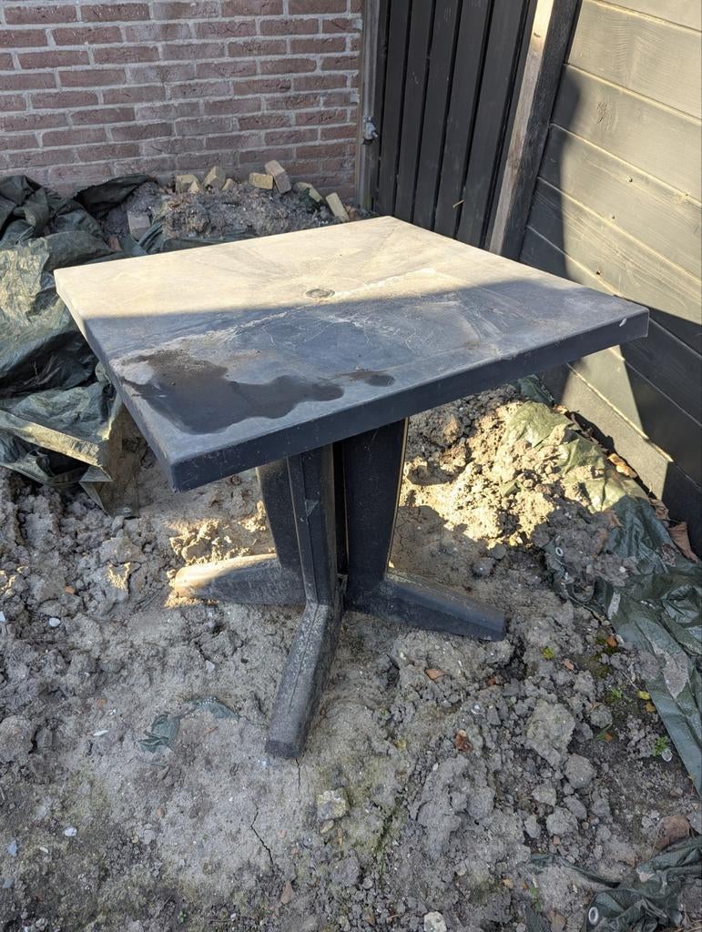 Gratis buiten tafel, Tuin en Terras, Tuintafels, Ophalen, Gebruikt, Vierkant, Kunststof