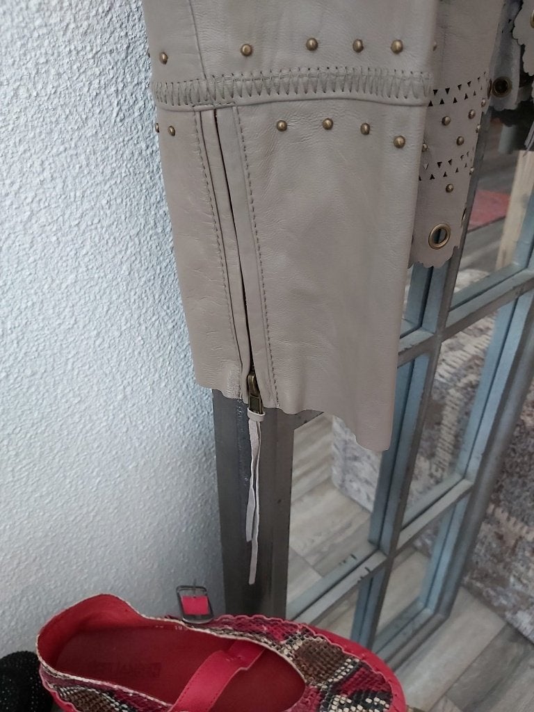 Taupe grijs lams leren zachte jas brons studs maat 38 40, Kleding | Dames, Verzenden, Zo goed als nieuw, Maat 38/40 (M), Grijs