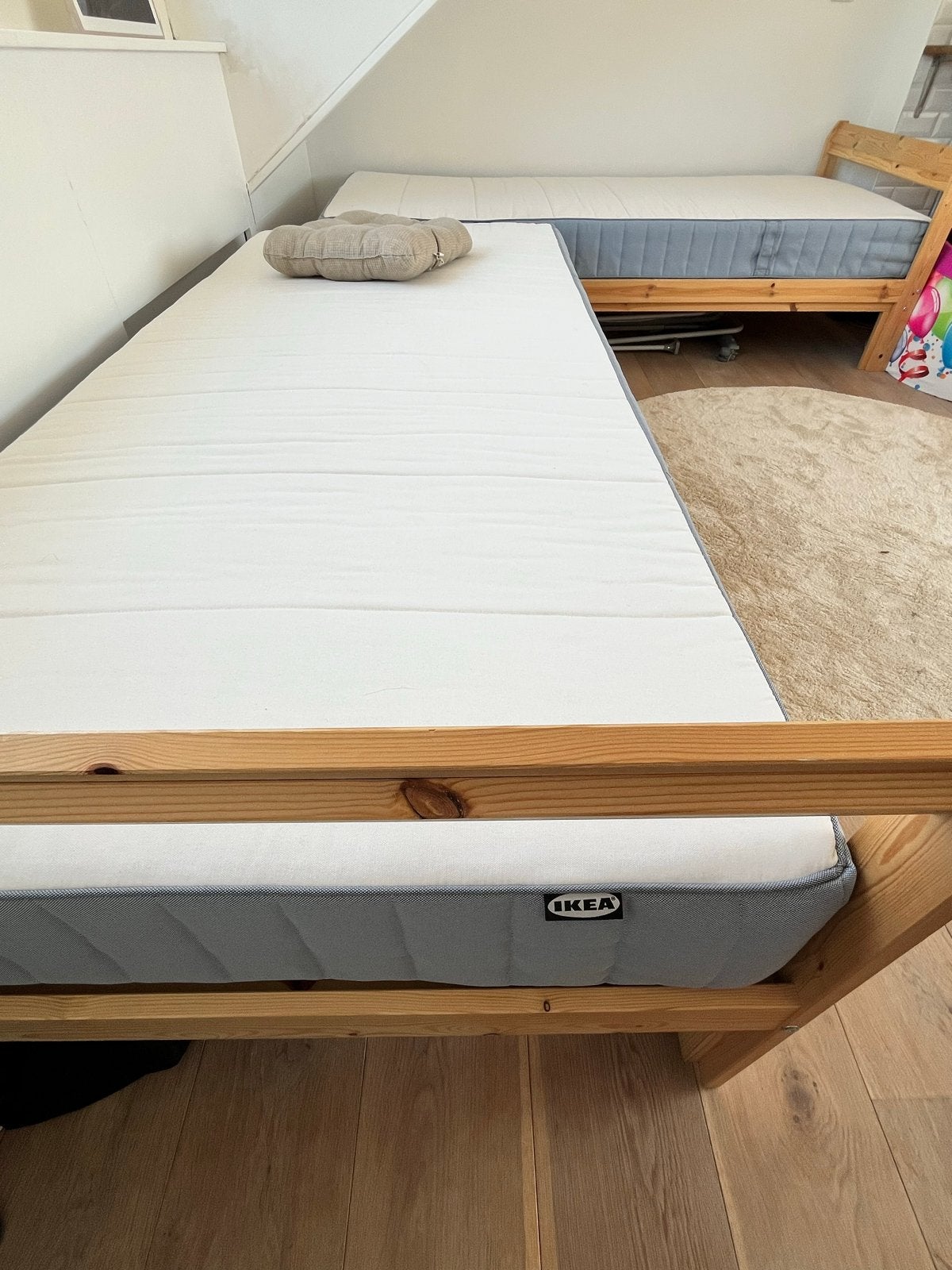 2 IKEA NEIDEN bedframe met lattenbodem en matras, Ophalen, Gebruikt, 90 cm, 200 cm