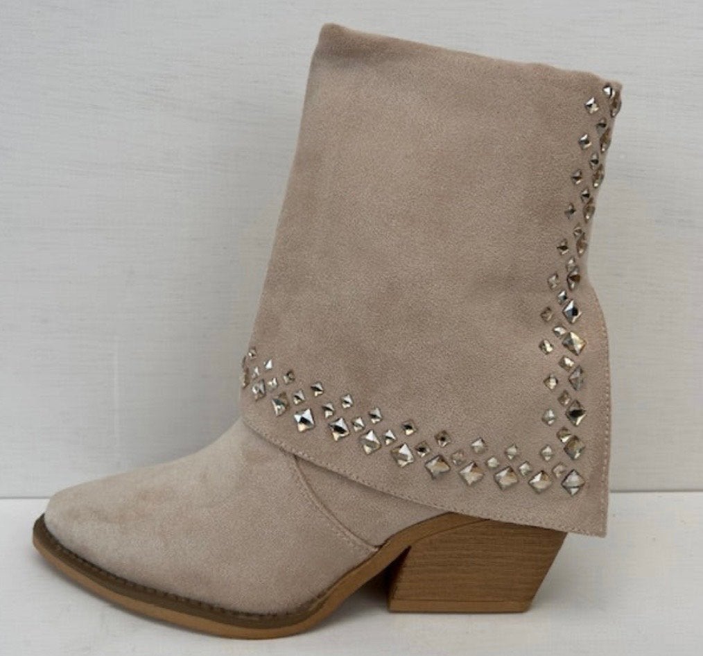 Leuke beige cowboylaarzen met studs, Kleding | Dames, Schoenen, Beige, Lage of Enkellaarzen, Ophalen of Verzenden, Zo goed als nieuw