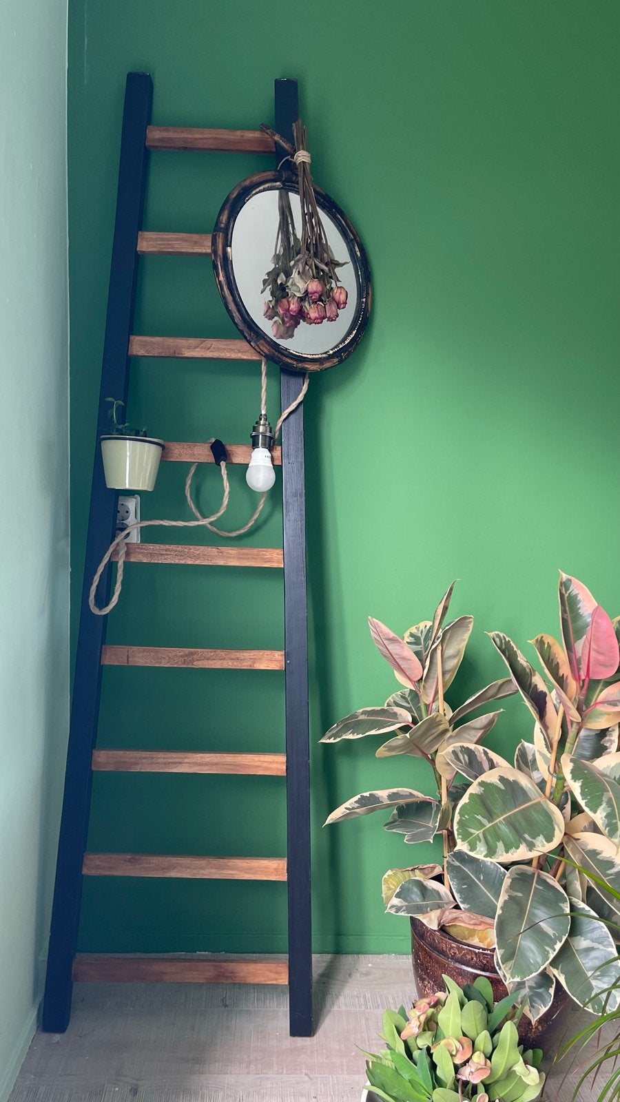 Decoratieve houten ladder voor interieur, Ophalen, Hout, Meerkleurig, Zo goed als nieuw