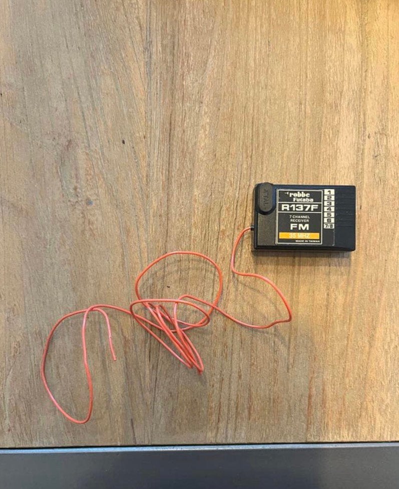 Futaba R137F 35MHz 7-kanaals FM ontvanger, Hobby en Vrije tijd, Ophalen, Zo goed als nieuw