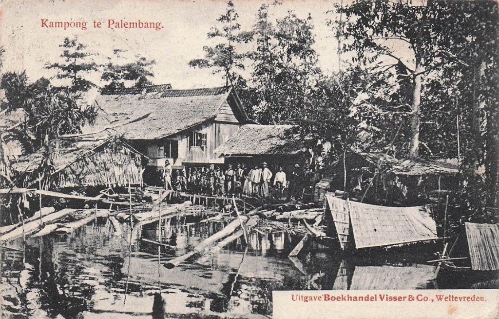 702-120-019 Kampong Te Palembang, Verzenden, Voor 1920, Overig Europa