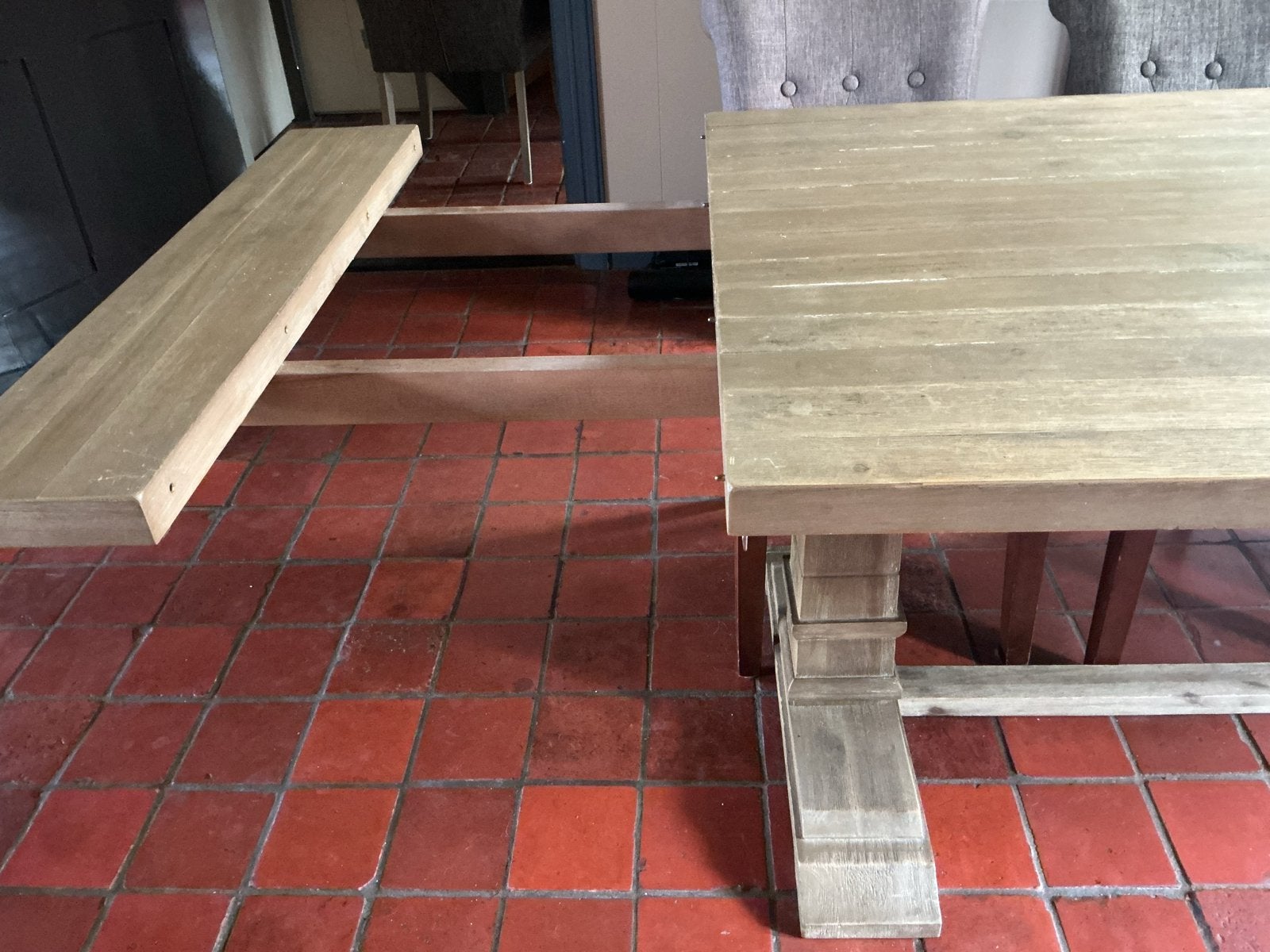 Foto 3 van Grote uitschuifbare eettafel met 2 verlengstukken