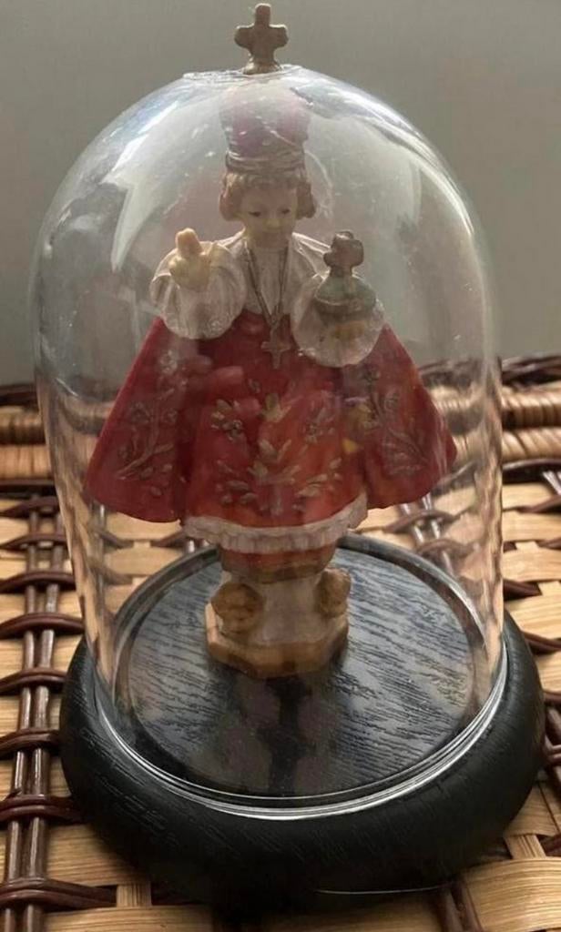 Heilig kindje van Praag ,polyresin in kunststof stolpje, Ophalen of Verzenden
