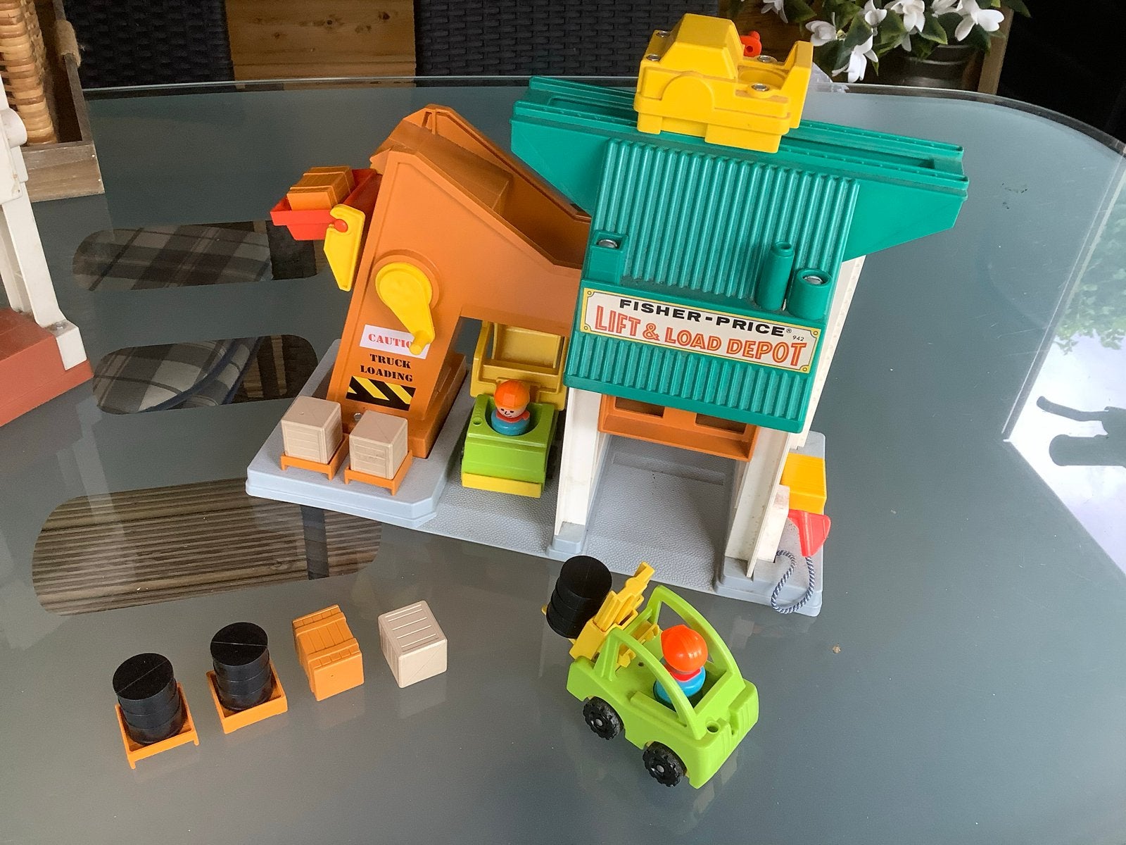 Vintage Fisher-Price Lift & Load Depot 942 met accessoires, Ophalen of Verzenden, Gebruikt, Speelset