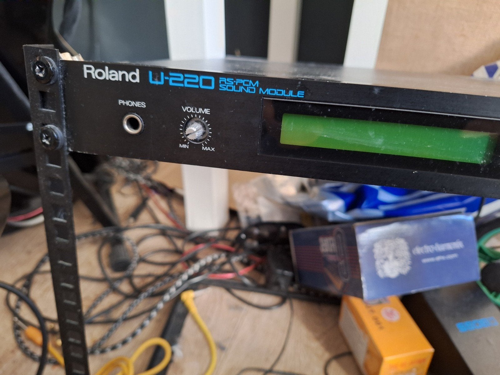 Roland U-220 met Ethnic Expansion & 19 inch rack, Ophalen, Gebruikt, Roland