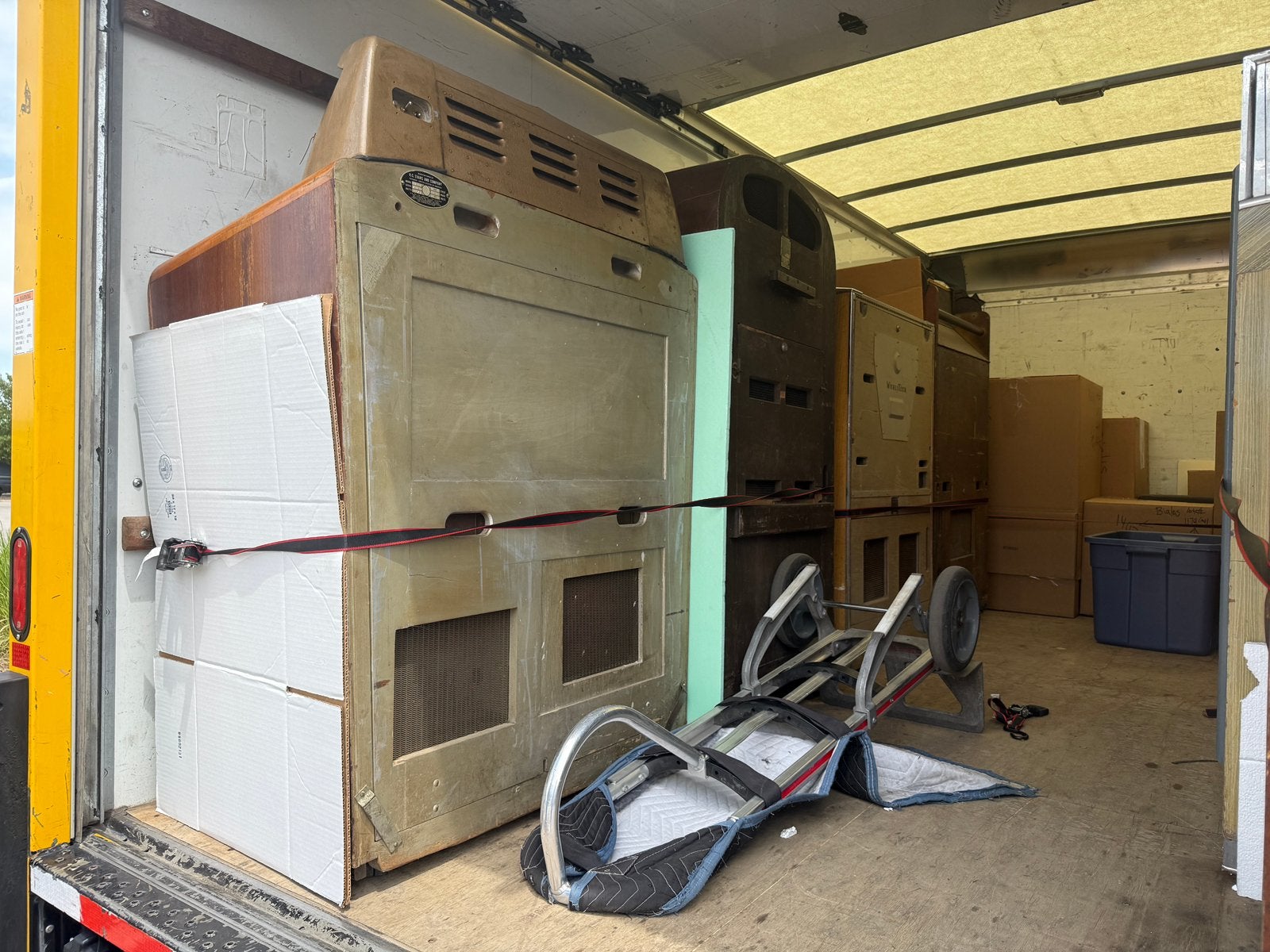 Spectaculaire container met 45 jukeboxen uit de USA !, Verzamelen, Automaten | Jukeboxen, Ophalen, 1950 tot 1960, Zo goed als nieuw