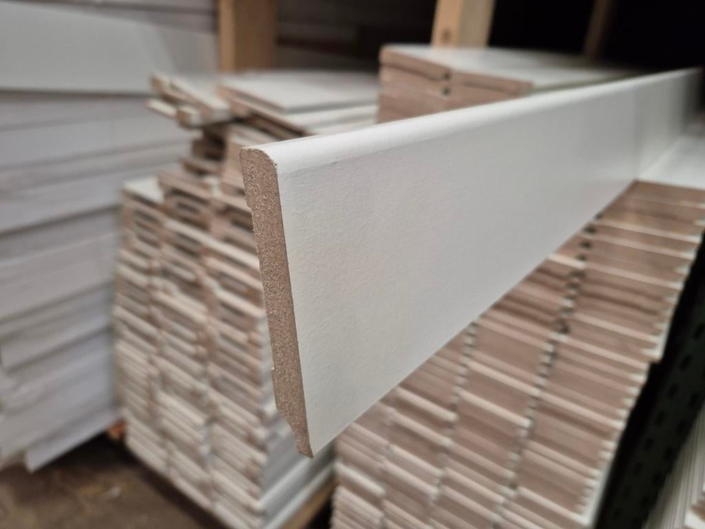 12x90mm koloniale plint 240cm lang ral9010 gegr STUNTPRIJS!