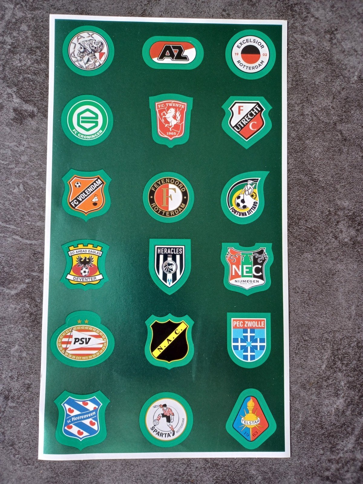 Plus Eredivisie Voetbalplaatjes 2025-2026 Stickervel, Ophalen of Verzenden, Nieuw, Sport