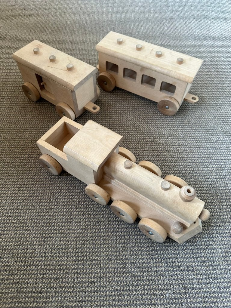 Vintage houten speelgoedtrein Jukka Finland / 90’er jaren, Ophalen of Verzenden, Gebruikt, Rij- of Hobbelspeelgoed