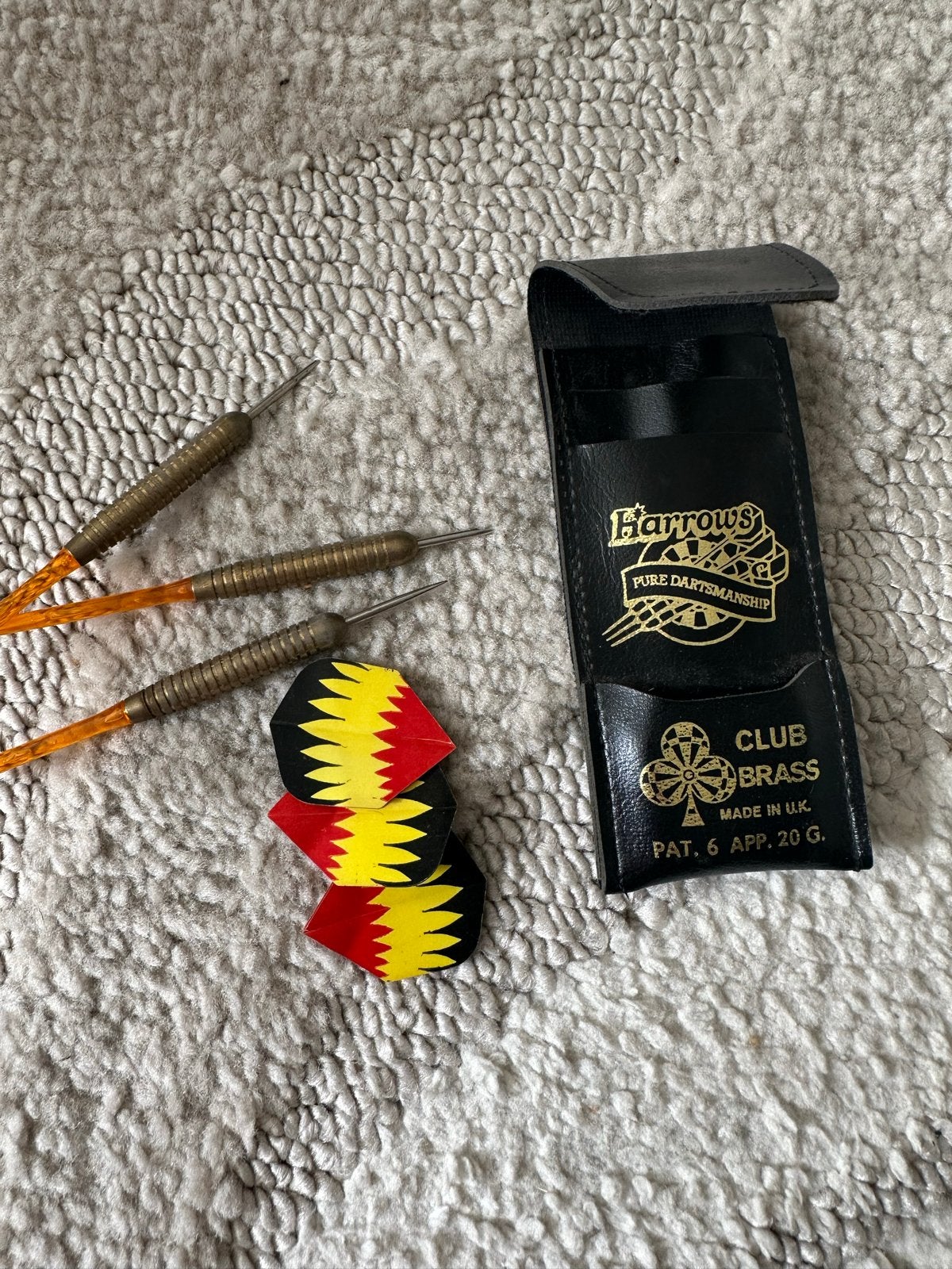 Harrows Club Brass Darts met etui, Ophalen of Verzenden, Gebruikt, Pijlen