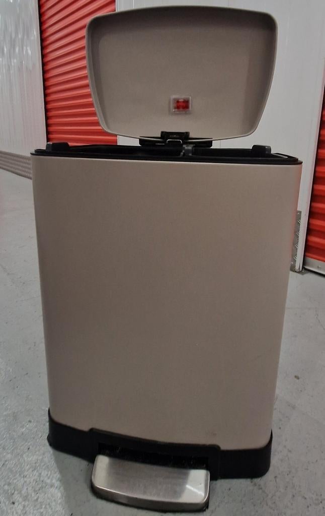 2-delige prullenbak taupe, Huis en Inrichting, Woonaccessoires | Prullenbakken, Gebruikt, Kunststof, 50 tot 75 cm, 20 tot 30 liter